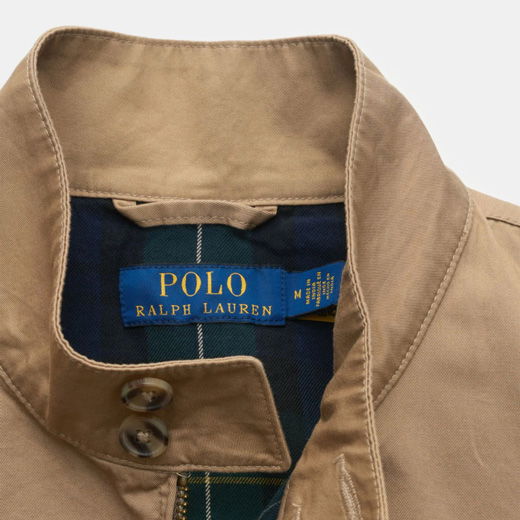 Hellbraune Herren-Bomberjacke mit Stehkragen, kariertem Innenfutter und blauem Polo Ralph Lauren Markenlabel in Größe M. Hellbraune Herren-Bomberjacke mit Stehkragen, kariertem Innenfutter und blauem Polo Ralph Lauren Markenlabel in Größe M.