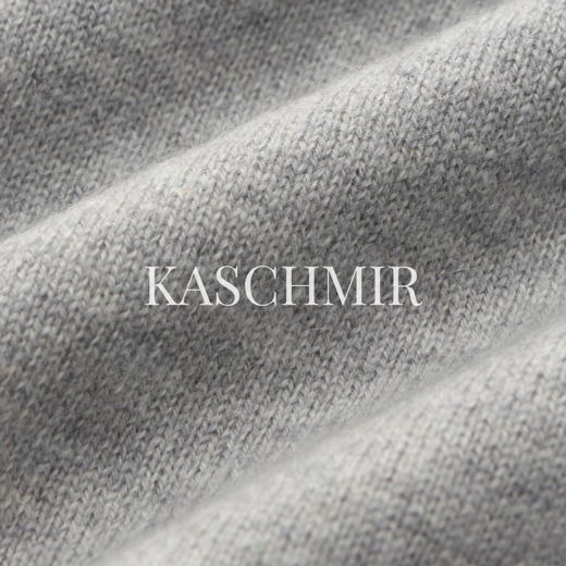 Detailansicht von gestrickter Kaschmirwolle in Grau Detailansicht von gestrickter Kaschmirwolle in Grau
