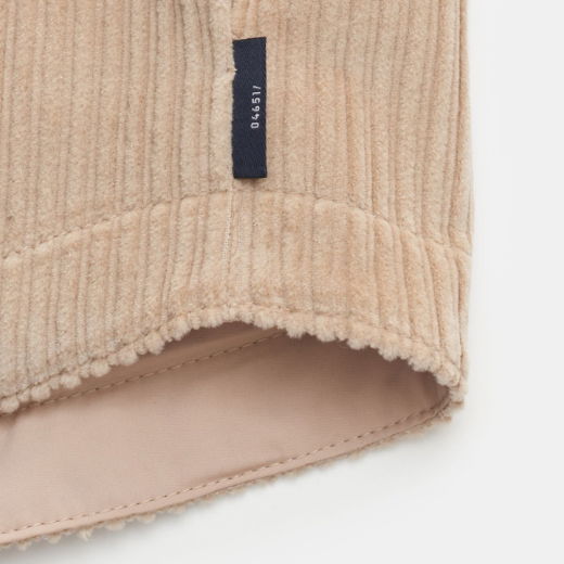 Detailansicht eines Cord-Overshirts in beige für Herren