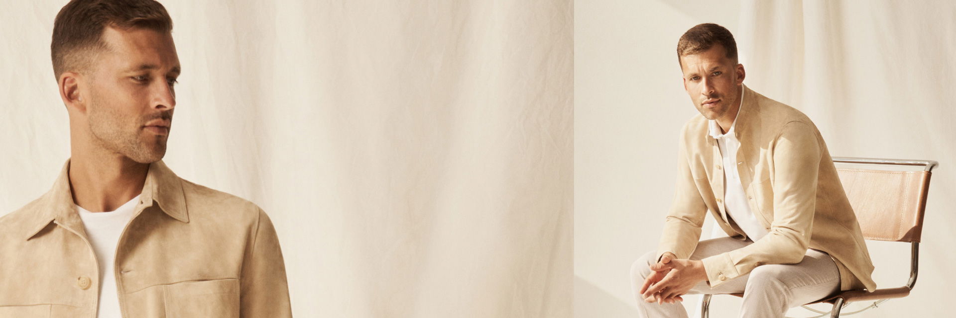 Mann sitzt auf Stuhl, trägt cremefarbene Velourslederjacke, weißes Shirt und beige Hose, ruhiger Gesichtsausdruck, helle Kulisse. Mann sitzt auf Stuhl, trägt cremefarbene Velourslederjacke, weißes Shirt und beige Hose, ruhiger Gesichtsausdruck, helle Kulisse.