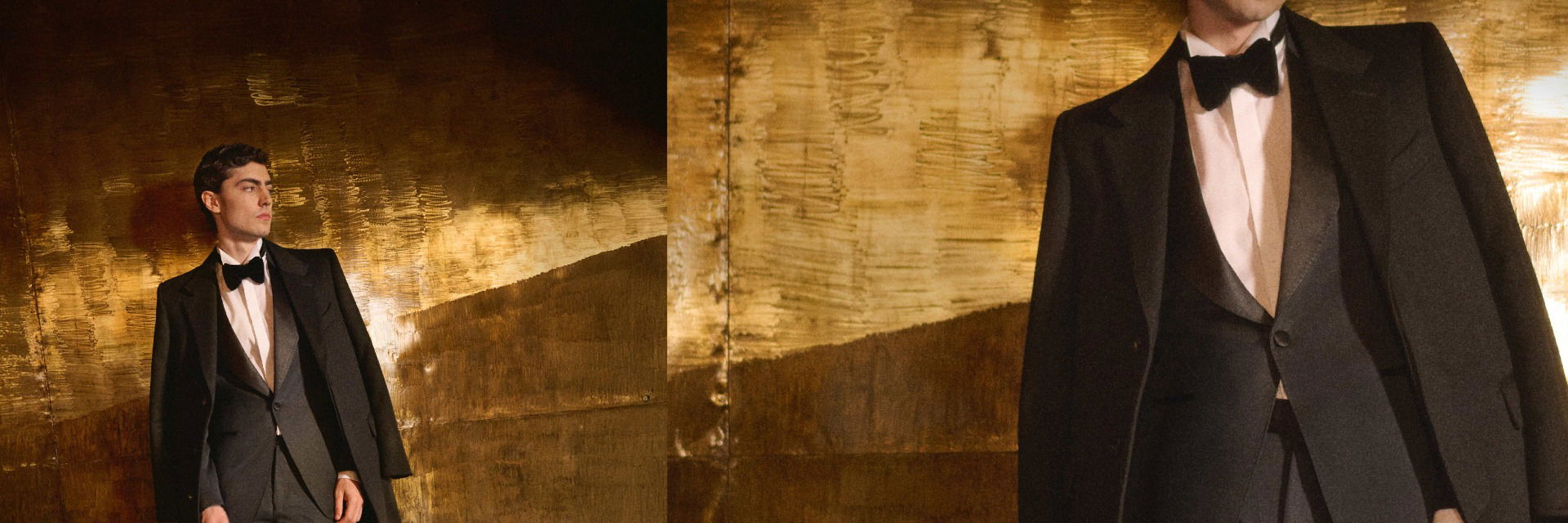Mann im schwarzen Smoking mit Fliege trägt schwarzen Mantel, steht vor goldener, strukturierter Wand, halbnah und fern fotografiert. Mann im schwarzen Smoking mit Fliege trägt schwarzen Mantel, steht vor goldener, strukturierter Wand, halbnah und fern fotografiert.