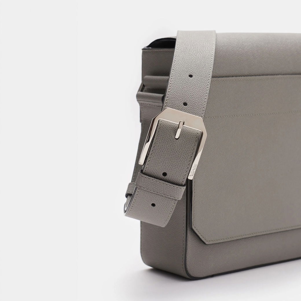 Freistehende Herren-Tasche in Grau Freistehende Herren-Tasche in Grau