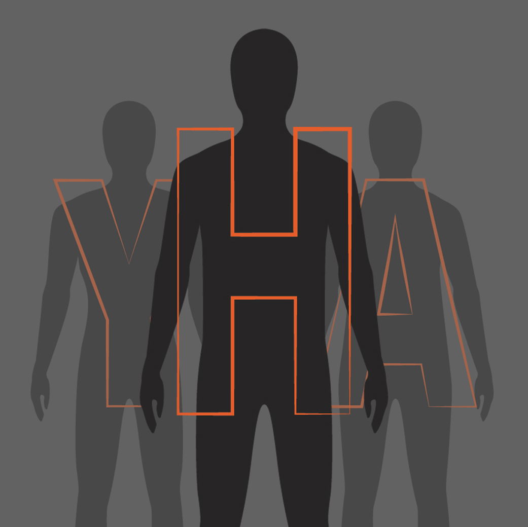 Silhouetten von drei Herrenfiguren vor grauem Hintergrund mit den orangefarbenen Buchstaben Y, H und A, die Körperformen symbolisieren.