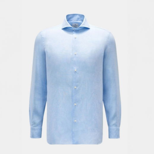 Hellblaues Leinenhemd für Herren mit Haifisch-Kragen Hellblaues Leinenhemd für Herren mit Haifisch-Kragen