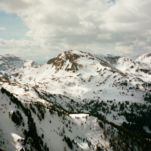 Mooldbild einer schneebedeckten Berglandschaft Mooldbild einer schneebedeckten Berglandschaft