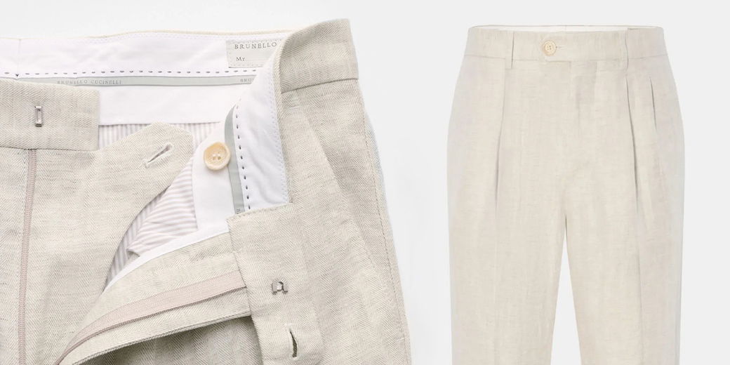 Beige Herren-Leinenhose mit Bund, Knopf, Reißverschluss und zwei Frontalansichten auf weißem Hintergrund. Beige Herren-Leinenhose mit Bund, Knopf, Reißverschluss und zwei Frontalansichten auf weißem Hintergrund.