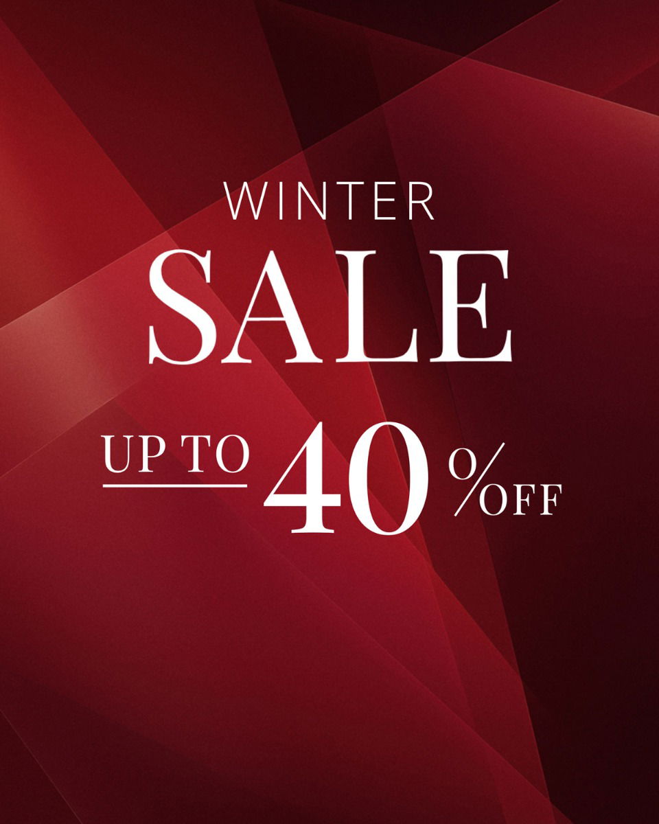 Winter Sale Schriftzug auf rotem, abstraktem Hintergrund mit Hinweis auf bis zu 40 Prozent Rabatt.