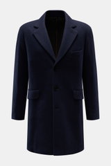 Front view of the Manzoni 24 Kurzmantel navy, a slim fit short coat made from a soft mix of cashmere and wool with a three-button closure and classic details. Mit seiner Expertise für High-end-Wolle ist LORO PIANA der perfekte Kooperationspartner für das 