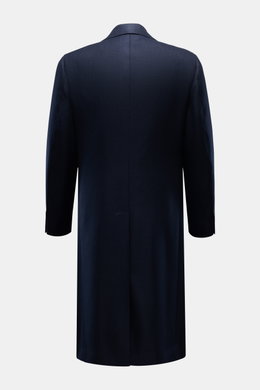 Rückansicht des Cesare Attolini Cashmere Mantel navy aus reinem Cashmere, Slim Fit, mit Rückenmittelschlitz und unfertigen Ärmelabschlüssen.