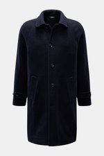 Vorderansicht des Circolo 1901 Mantels navy aus Schurwolle und Cashmere, Regular Fit, mit Umlegekragen, fünf Knöpfen und schrägen Leistentaschen.
