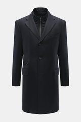Corneliani Woll-Kurzmantel navy, frontale Nahaufnahme, Slim Fit, reine Schurwolle, tonales Fischgrat, herausnehmbare Double-Front, drei Knöpfe, Revers, Brust- und Pattentaschen, Zipper-Paspeltasche.