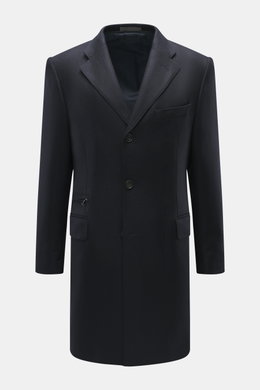 Corneliani Woll-Kurzmantel navy mit tonalem Fischgrat, Slim Fit, Drei-Knopf-Stil, Revers, Brust- und Pattentaschen, frontal fotografiert.