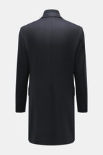 Corneliani Woll-Kurzmantel navy, Rückansicht, Slim Fit, reine Schurwolle, tonales Fischgrat, Drei-Knopf-Stil, fallendes Revers, Pattentaschen, Paspeltasche mit Zipper, Ärmel mit Knöpfen, Rückenmittelschlitz.