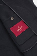 Montecore Cashmere Coat navy close-up from above showing pure cashmere fabric, button, and red Montecore label; slim fit, soft touch.
