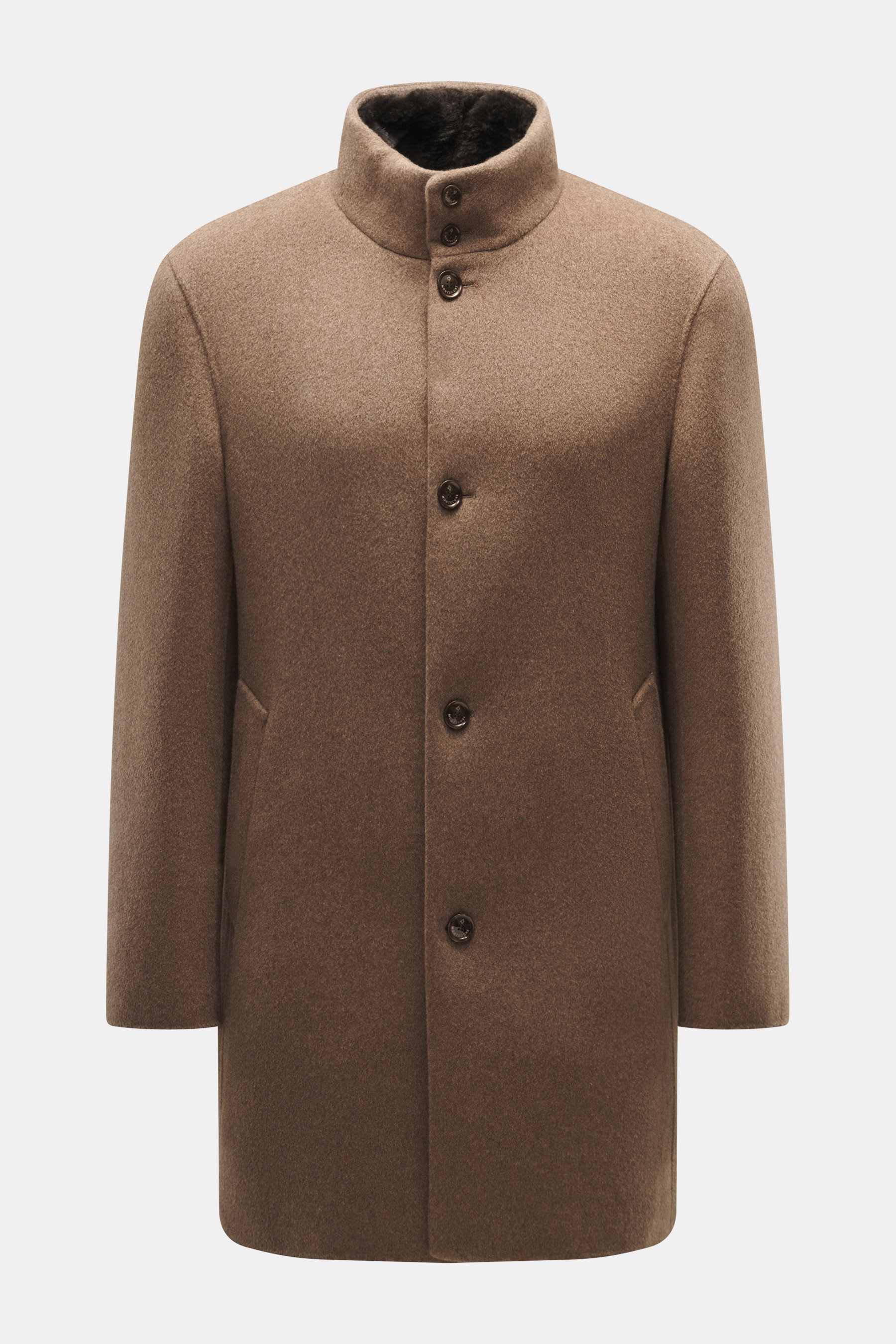 Montecore Cashmere Mantel taupe meliert, Slim Fit, von vorne fotografiert, mit Stehkragen, vier Knöpfen, schrägen Taschen, weichem Griff, ungefüttert.