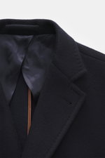 Close-up front top view of the Mandelli Jacke navy, showcasing the lapel and inner lining made of pure virgin wool with a smooth touch, slim fit, two-way zipper, wind flap with buttons, standing collar, buttoned cuffs, half-lined interior, and two inner p