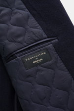 Close-up detail of the Tagliatore Coat navy showing quilted half lining and label, photographed from inside the wool coat.

Description: <p>Elegant through the winter: The wool coat by TAGLIATORE combines a classic silhouette with luxurious wearing comfor