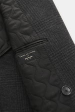 Close-up front interior view of Tagliatore Wool coat dark grey/anthracite checked showing quilted black lining, soft pure wool Glen check fabric, button, and label.

Description: Classic elegance from TAGLIATORE: Made from pure wool in a timeless Glen che