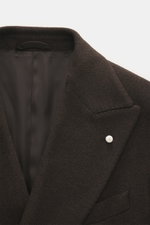 Close-up front view of Luigi Bianchi Wool coat dark brown melange showing peak lapel, pin, and smooth lining, crafted from pure virgin wool.