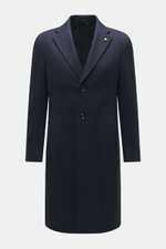 Luigi Bianchi Wollmantel navy/grau gemustert, Slim Fit, reine Schurwolle, fallendes Revers, drei Knöpfe, Pin am Revers, schräge Hüfttaschen, Kissing Buttons, Rückenmittelschlitz, geschmeidiges Futter, zwei Innentaschen, frontale Perspektive.