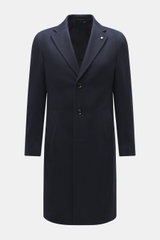 Luigi Bianchi Wollmantel navy/grau gemustert, Slim Fit, reine Schurwolle, fallendes Revers, drei Knöpfe, Pin am Revers, schräge Hüfttaschen, Kissing Buttons, Rückenmittelschlitz, geschmeidiges Futter, zwei Innentaschen, frontale Perspektive.