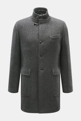 Fay Mantel 'Duty Coat' dunkelgrau meliert, frontale Nahaufnahme, Fischgratmuster, Karabinerverschluss, Slim Fit, Wolle-Microfaser-Mix, klassischer Reverskragen.