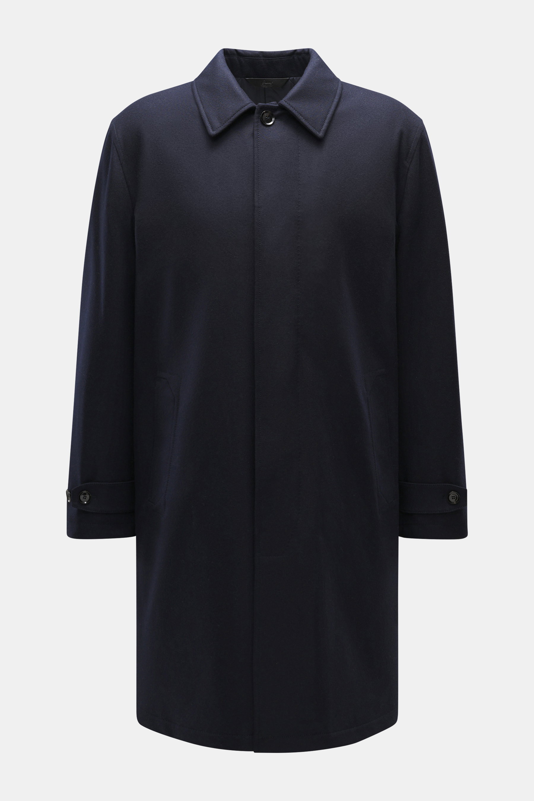 Brioni Cashmere Mantel navy, klassischer Regular Fit Wollmantel mit Umlegekragen, Vier-Knopf-Leiste, schrägen Taschen, gestepptem Futter, frontal fotografiert.