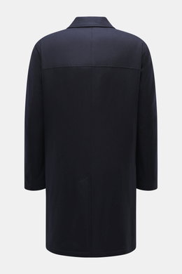 Brioni Cashmere Mantel navy, Rückansicht, gerader Schnitt, Umlegekragen, reine Cashmere, weicher Griff, Regular Fit, Rückenmittelschlitz, gesteppte Wattierung.