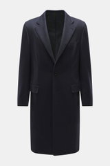 Brioni Cashmere Mantel navy, Slim Fit, gerader Schnitt, drei Knöpfe, fallendes Revers, Brust- und Pattentaschen, glattes Innenfutter, Frontansicht.