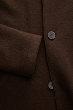 Close-up front view of the Lunaria Cashmere Cashmere short coat dark brown showing button and pocket details in pure cashmere fabric.

Description: <p>Timeless elegance, masterfully staged: The exclusive short coat by LUNARIA CASHMERE combines a clear, no