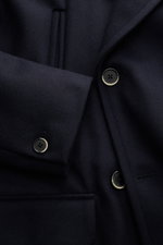 Close-up front view of the Barena Venezia Coat navy showing double-breasted buttons, wide lapel, slanted welt and flap hip pockets, cuff buttons, made from a warm virgin wool and microfiber blend with soft touch. Elegant through the winter with BARENA VEN