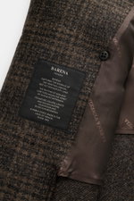Close-up view from the inside of the Barena Venezia Pea Coat grey-brown/dark brown patterned showing the wool texture, label, and lining with button.

Description: Elegant through autumn and winter with BARENA VENEZIA: Inspired by the classic pea coat loo