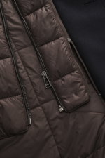 Close-up view of the inside zipper and smooth lining fabric of the Windsor Short coat 'Rivano' navy, a slim fit coat with a mix of wool, cashmere, and microfiber, featuring a soft feel, four-button placket, removable double front with faux fur trim and ho