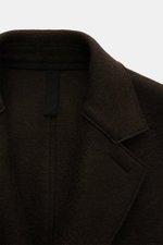 Close-up front view of Harris Wharf London Wool coat dark brown collar and upper chest, showcasing heavy felted virgin wool texture.

<p>Timeless, pure, and well thought out: This unlined coat with a straight silhouette from HARRIS WHARF LONDON, made from