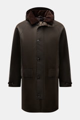Barbour Wachsparka 'Beaudale' khaki, frontal aus gewachster Baumwolle, wasserabweisend, mit abnehmbarer Kapuze, Stehkragen, Knopfleiste, aufgesetzten Taschen, Regular Fit.