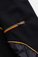Nahaufnahme des Innenfutters und Reißverschlusses des Moorer Kurzmantel 'Vittor' dark navy, halb gefüttert, wasserabweisend, mit hochwertiger Microfaser und gelbem Detail.