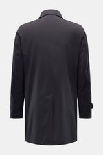 Rückansicht des Moorer Kurzmantels 'Vittor' dunkelgrau aus wasserabweisender Microfaser, mit Umlegekragen, Vier-Knopf-Leiste, Slim Fit und Rückenschlitz.