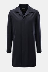 Front view of Zegna Mantel 'Motorino' dark navy coat in high-quality microfiber, with a soft touch, regular fit, straight cut, and concealed five-button placket.

<p>Der Mantel 'Motorino' von ZEGNA aus hochwertiger Microfaser ist der ideale Begleiter für 