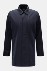 UBR Regenmantel 'Sky Fall Savile' navy, Slim Fit, aus Merinowolle/Microfaser, wind- und wasserdicht, glatter Griff, frontale Aufnahme.