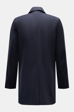 UBR Regenmantel 'Sky Fall Savile' navy, Rückansicht, ultraleicht, wind- und wasserdicht, Merinowolle-Microfaser-Mix, Slim Fit, Umlegekragen, Zwei-Wege-Reißverschluss, Windblende mit Magnetverschluss, Hüfttaschen, ungefüttert, getapte Nähte, Rückenmittelsc