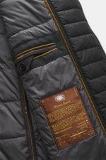 Close-up inside view of Moorer Down short coat 'Redon' black showing quilted lining, buttoned inner pocket with microfiber trim, and Finest Down label. Flexibly usable comfort against cold, wind, and rain is offered by the water-repellent short coat 'Redo