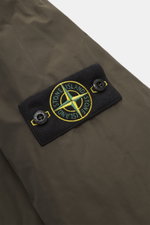 Stone Island Down short coat 'Micro Reps' olive close-up of Compass badge on sleeve, high-quality microfiber, smooth feel, wind- and water-repellent.