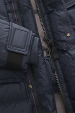 Close-up view of dark navy Parajumpers Daunenparka 'Bold Parka' showing zippers, velcro strap, and ripstop fabric details from above.

<p>Auch bei Schneeverwehungen und Regen bringt Sie der Daunenparka 'Bold Parka' vom Outerwear-Label PARAJUMPERS voran 
