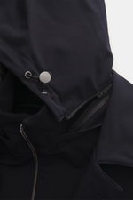 Close-up image of the Montecore Daunen-Kurzmantel navy, showing the hood with drawstring and zipper details from a top-down perspective, highlighting elastic virgin wool, soft grip, removable double-front, lightweight down filling, slim fit, robust two-wa