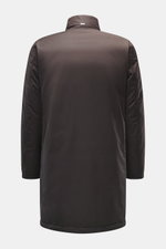 Herno Daunenmantel dunkelbraun von hinten fotografiert, wasserabweisend, Slim Fit, Stehkragen, Daunenfüllung, Microfaser-Viskose-Mix, zwei Innentaschen.