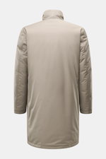 Herno Daunenmantel beige Rückansicht, Slim Fit, Mix aus Microfaser und Viskose, wasserabweisend, Daunenfüllung, Double-Front, Stehkragen, Leistentaschen.