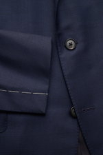 Belvest Anzug dunkelblau/schwarz kariert in Slim Fit, Glencheck-Muster, Nahaufnahme von Ärmel und Knöpfen aus reiner Wolle.