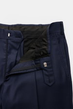 Belvest Anzug dunkelblau/schwarz kariert, Hose mit offenem Bund und Reißverschluss, Glencheck-Muster, reine Wolle, Slim Fit, Detailansicht.