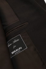 Close-up interior view of Cesare Attolini Anzug dark navy showcasing the label and fine stitching on smooth Super 150'S wool lining.