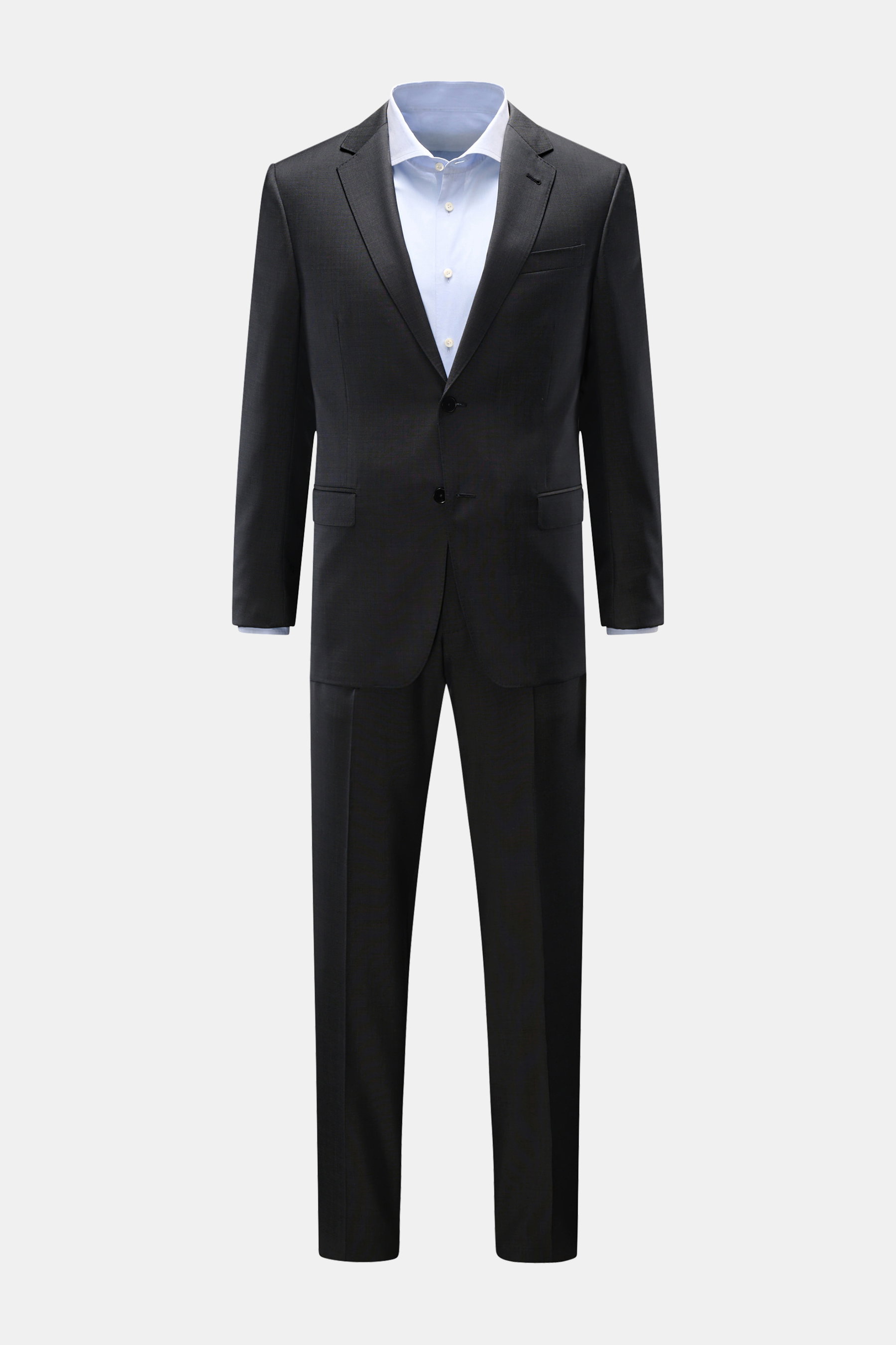 Zegna Anzug anthrazit aus feinem Schurwoll-Twill, Slim Fit, frontale Ansicht mit tailliertem Zwei-Knopf-Sakko und schmal zulaufender Hose.
